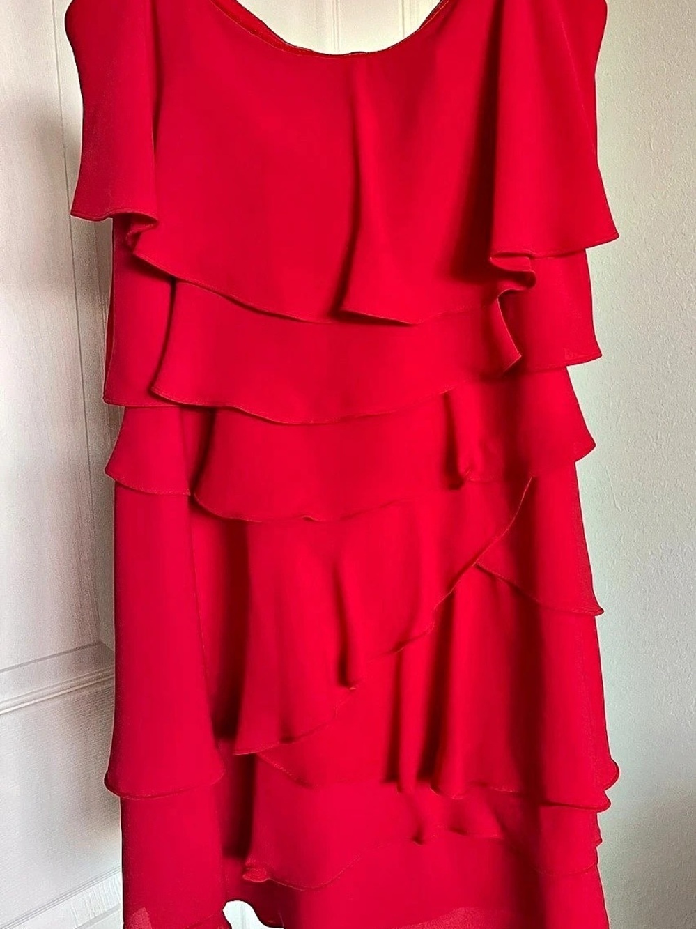 BCBGMAXAZRIA Strapless Ruffled Mini Dress in Red Berry Size Small Like New